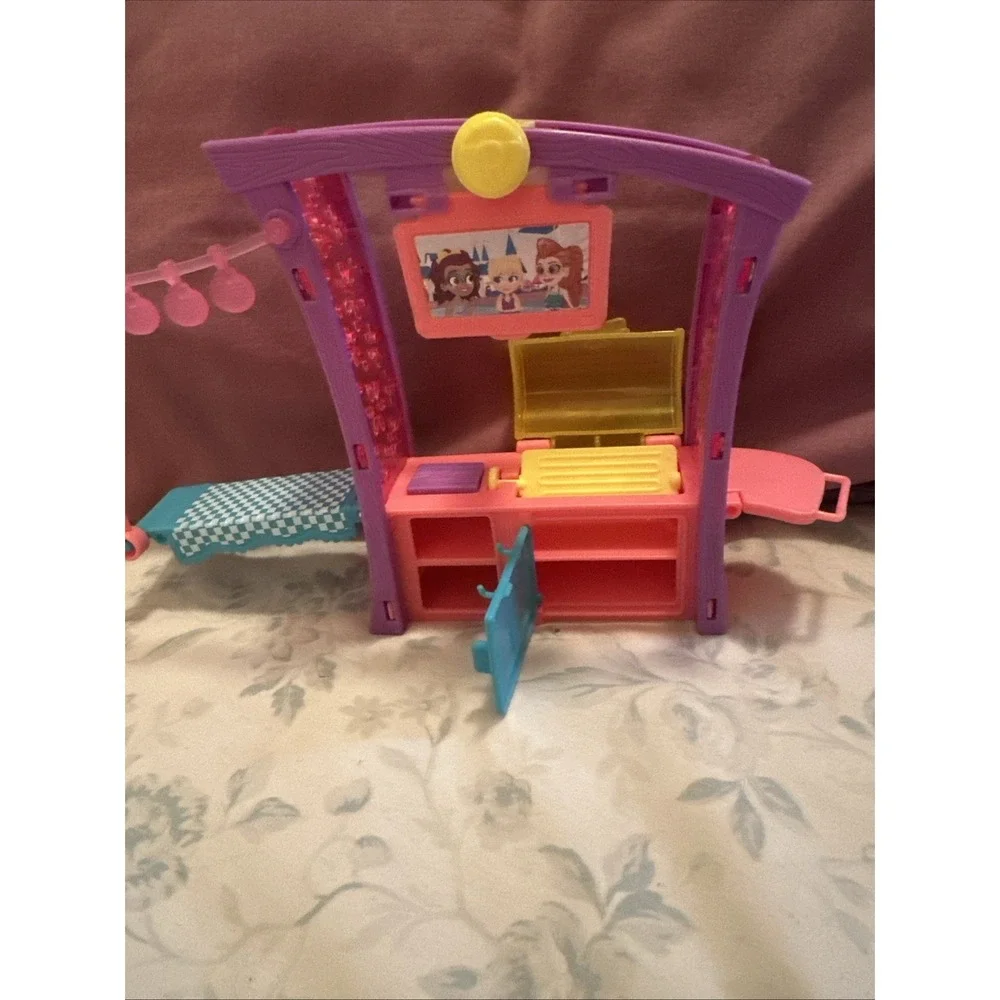 Polly Pocket Grill and Chill Play Set - One Doll And Some Accessories